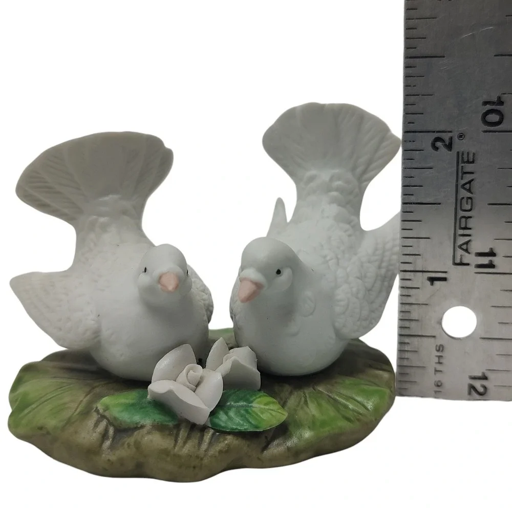 Vintage Lefton Figurine‎ Doves in Nest Egg 1985 Collection Hand Painted 05134